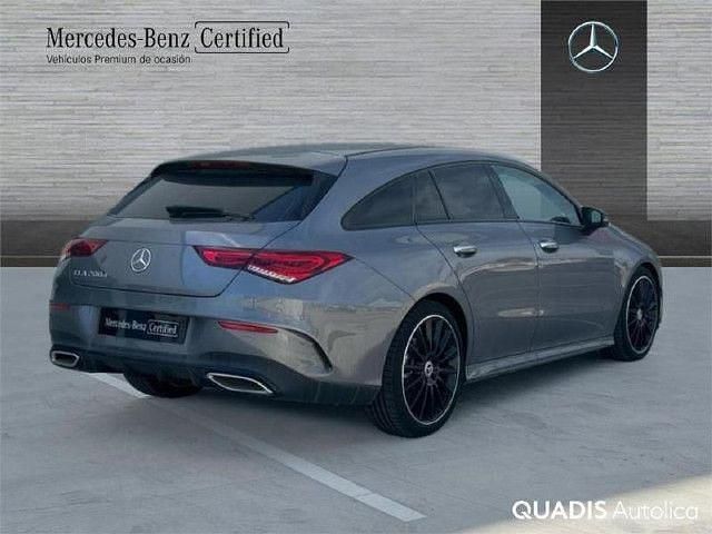 Usado Mercedes CLA200 Shooting Brake AMG line 150 CV (110 kW) 2023 Gris montaña Familiar