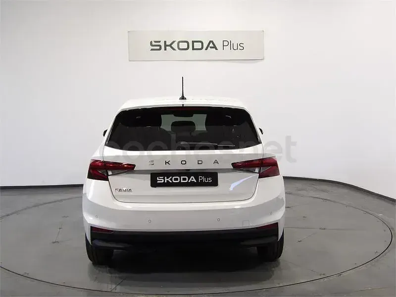 Usado Skoda Fabia Selection 95 CV (69 kW) 2026 Blanco Utilitario