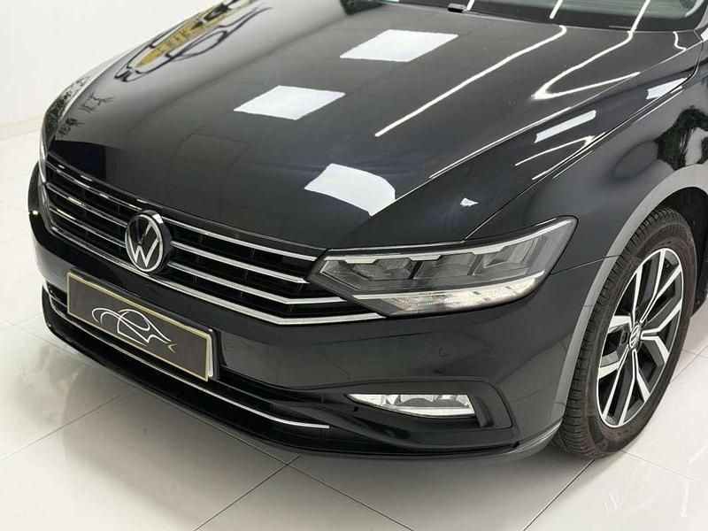 Usado VW Passat Executive 150 CV (110 kW) 2022 Negro Familiar