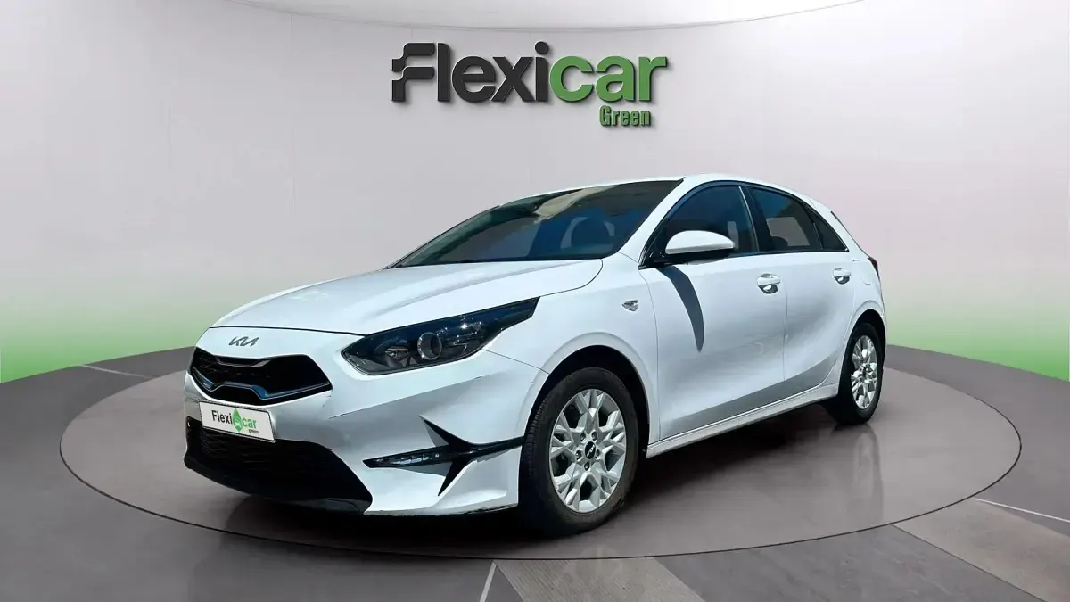 Usado Kia Ceed 136 CV (100 kW) 2023 Blanco Utilitario