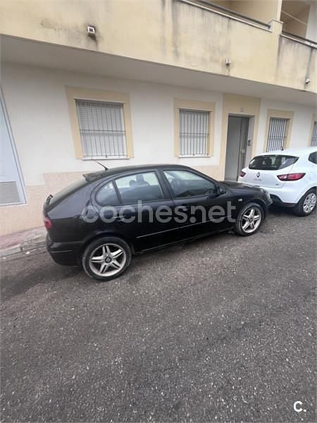 Usado Seat Leon 110 CV (80 kW) 2004 Negro Utilitario