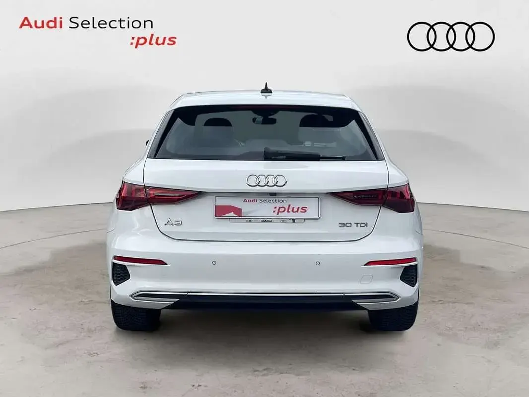 Usado Audi A3 Sportback Advanced 116 CV (85 kW) 2021 Blanco Utilitario