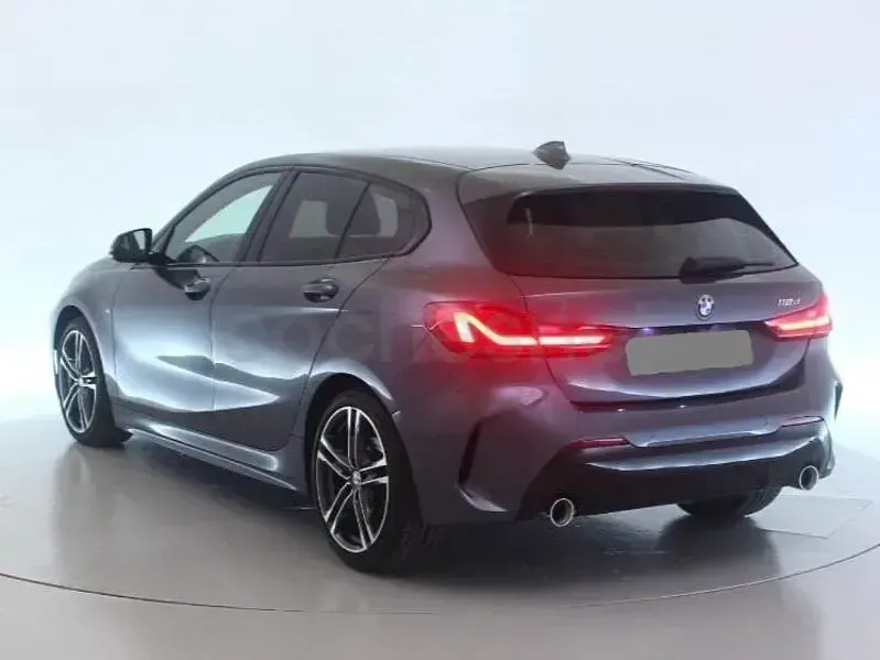 Usado BMW 118 150 CV (110 kW) 2021 Gris / plata Utilitario