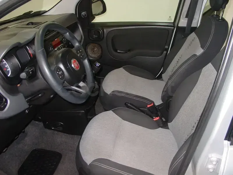 Usado Fiat Panda Lounge 69 CV (50 kW) 2019 Gris / plata Utilitario