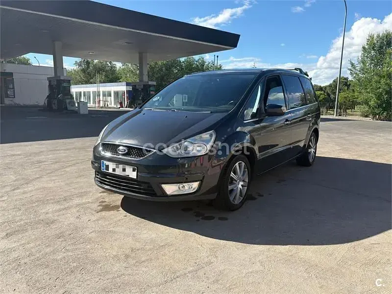 Usado Ford Galaxy Ghia 140 CV (102 kW) 2007 Negro Monovolumen