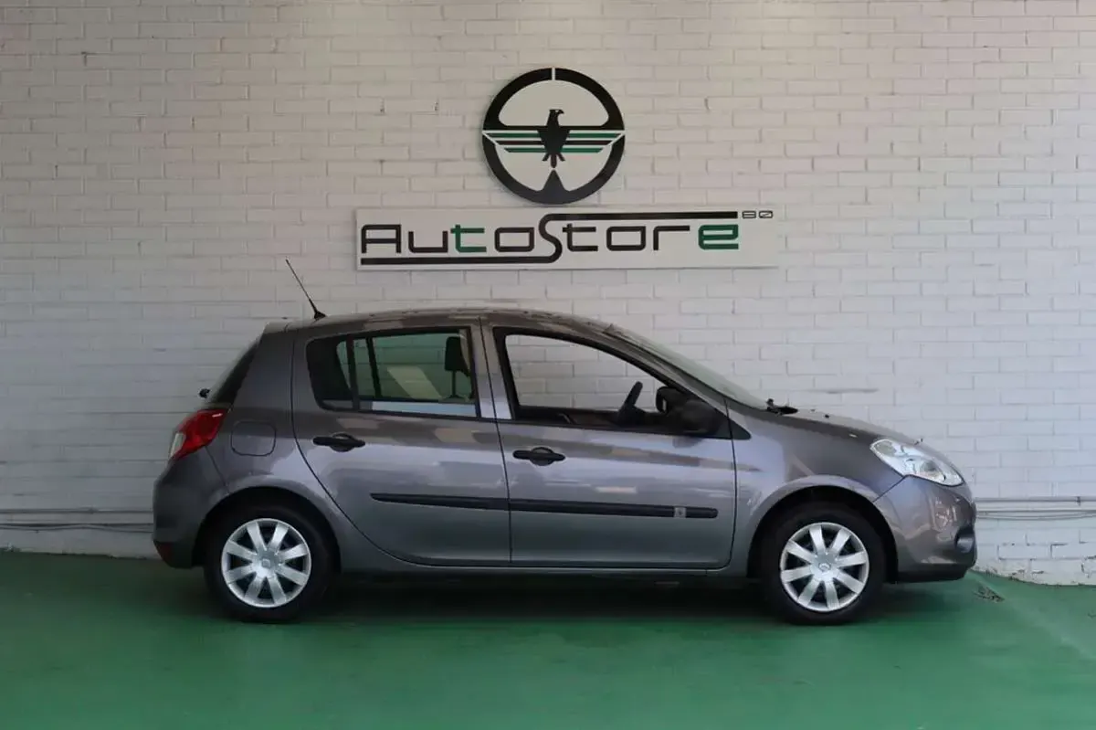 Usado Renault Clio Business 75 CV (55 kW) 2013 Gris Utilitario
