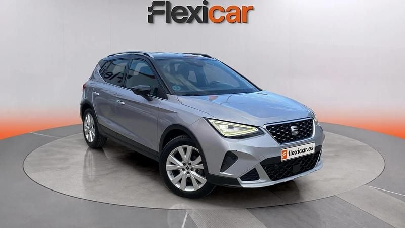 Usado Seat Arona Xperience 110 CV (80 kW) 2022 Gris SUV