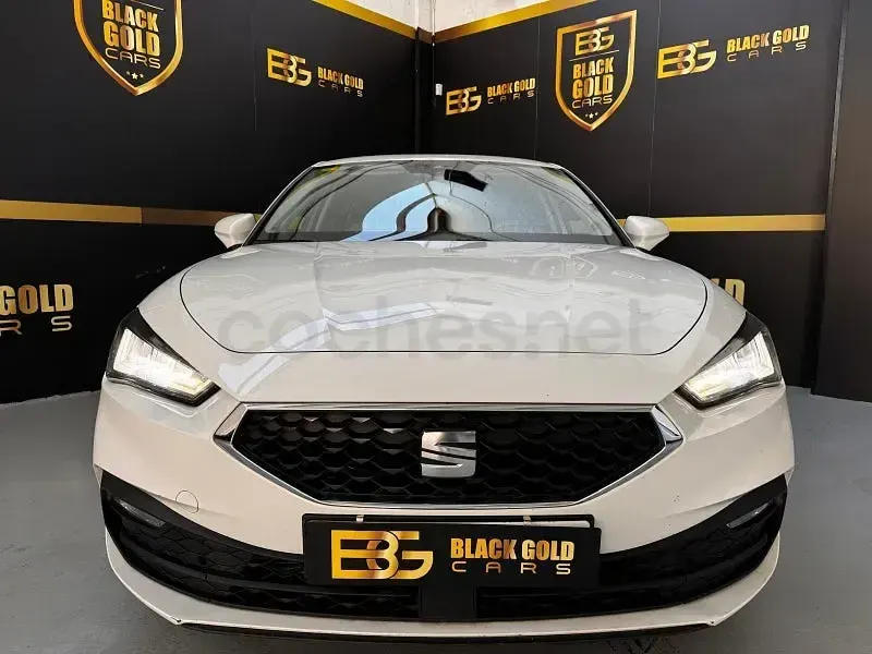 Usado Seat Leon Style 115 CV (84 kW) 2021 Blanco Berlina