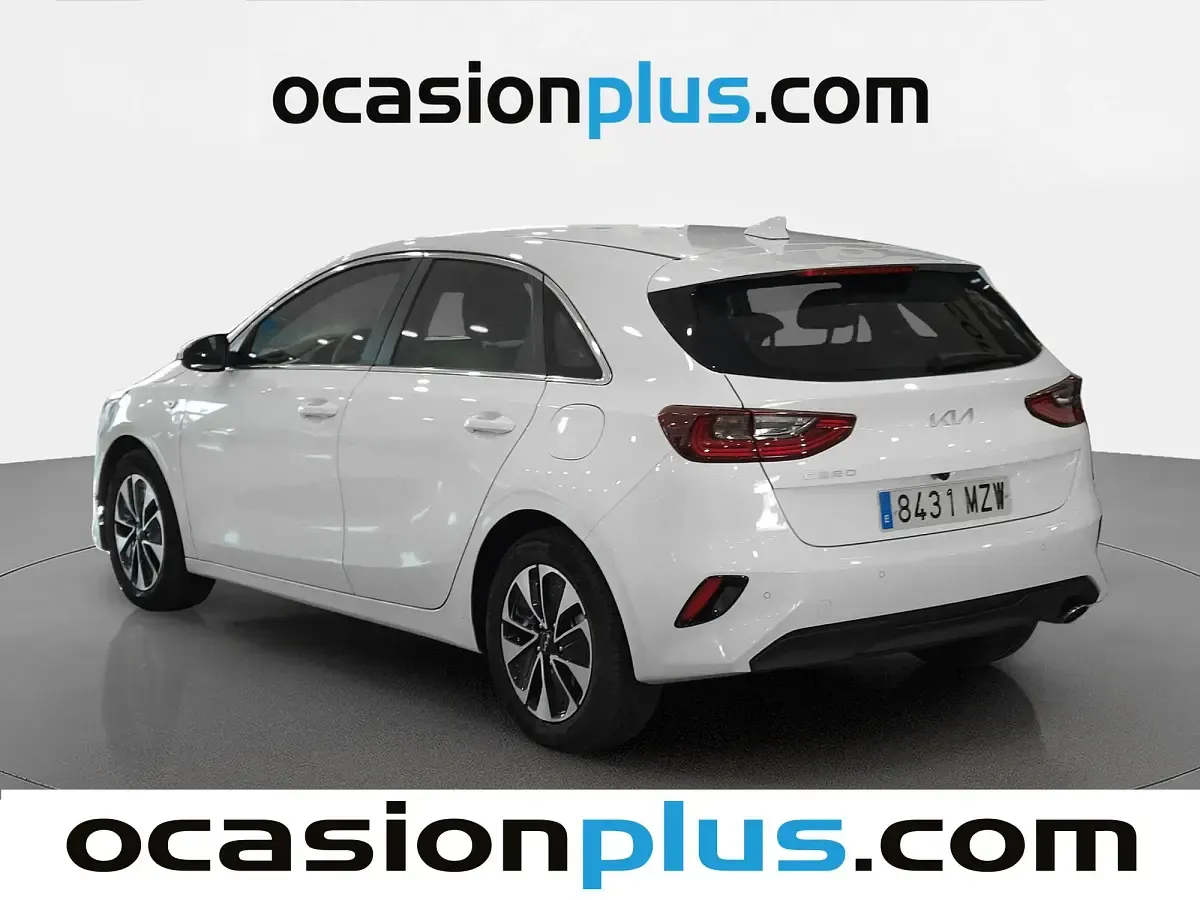 Usado Kia Ceed 101 CV (74 kW) 2025 Blanco Utilitario
