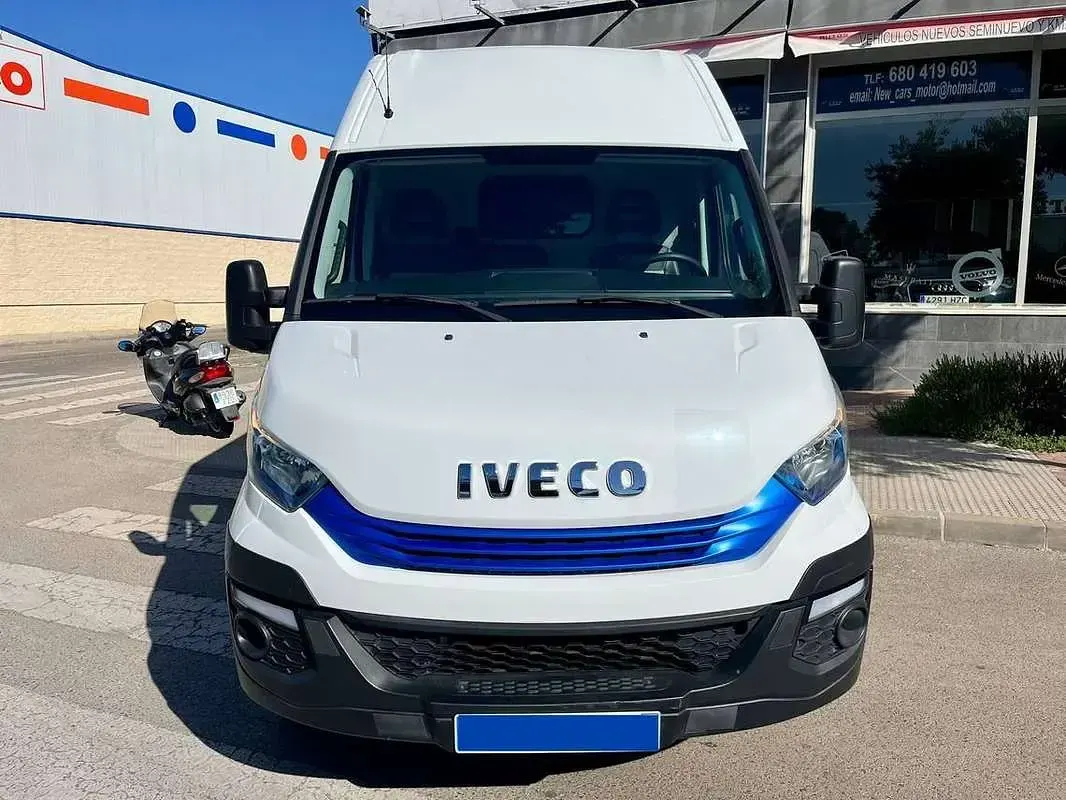 Usado Iveco Daily 136 CV (100 kW) 2018 Blanco Van