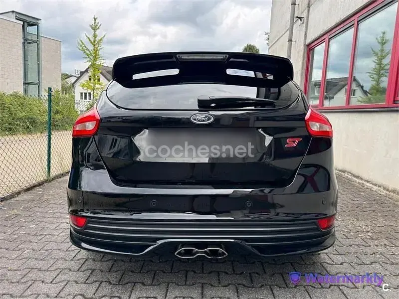 Usado Ford Focus ST 250 CV (183 kW) 2017 Negro Berlina