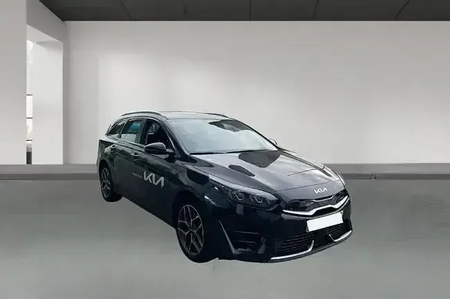 Usado Kia Ceed 141 CV (103 kW) 2024 Negro Utilitario