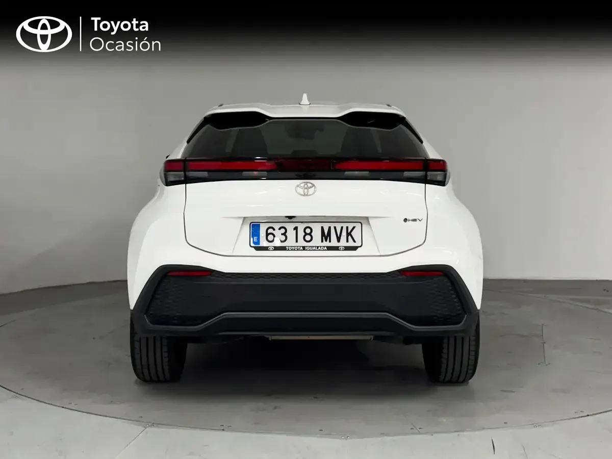 Begagnad Toyota C-HR Advance 140 HK (102 kW) 2024 Vit SUV