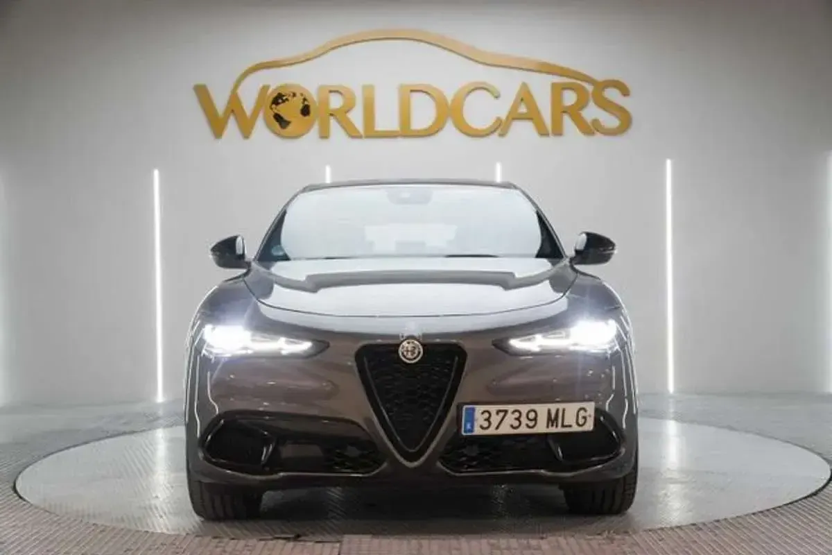 Usado Alfa Romeo Stelvio Veloce 209 CV (153 kW) 2023 Gris SUV