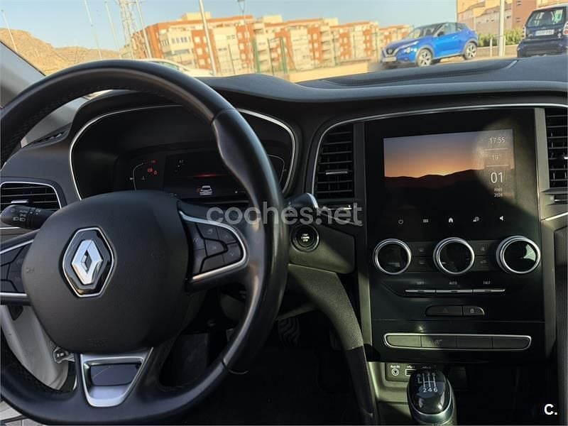 Usado Renault Mégane IV Intens 115 CV (84 kW) 2021 Blanco Berlina