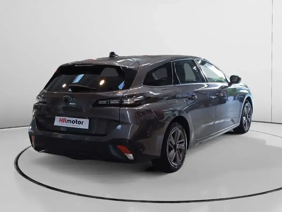 Usado Peugeot 308 Active 130 CV (95 kW) 2022 Gris Familiar