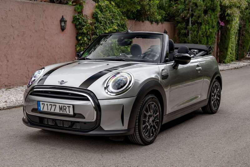 Usado Mini Cooper Cabriolet Favoured 163 CV (119 kW) 2024 Plateado Descapotable