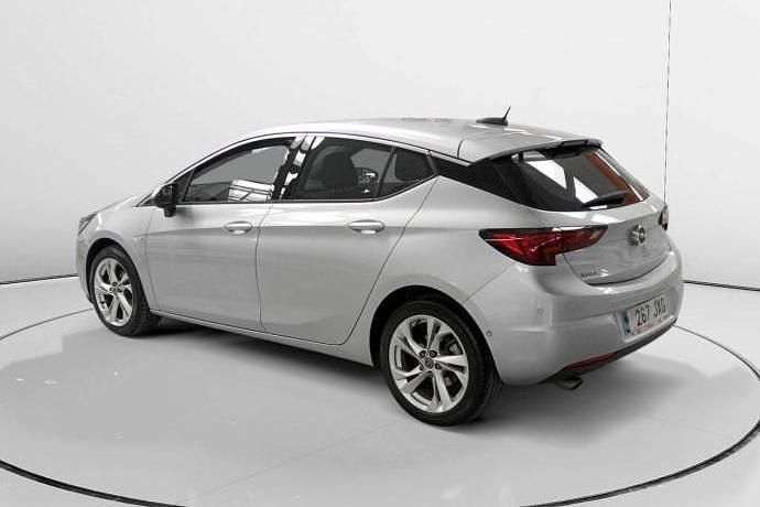 Usado Opel Astra Selective 125 CV (91 kW) 2017
