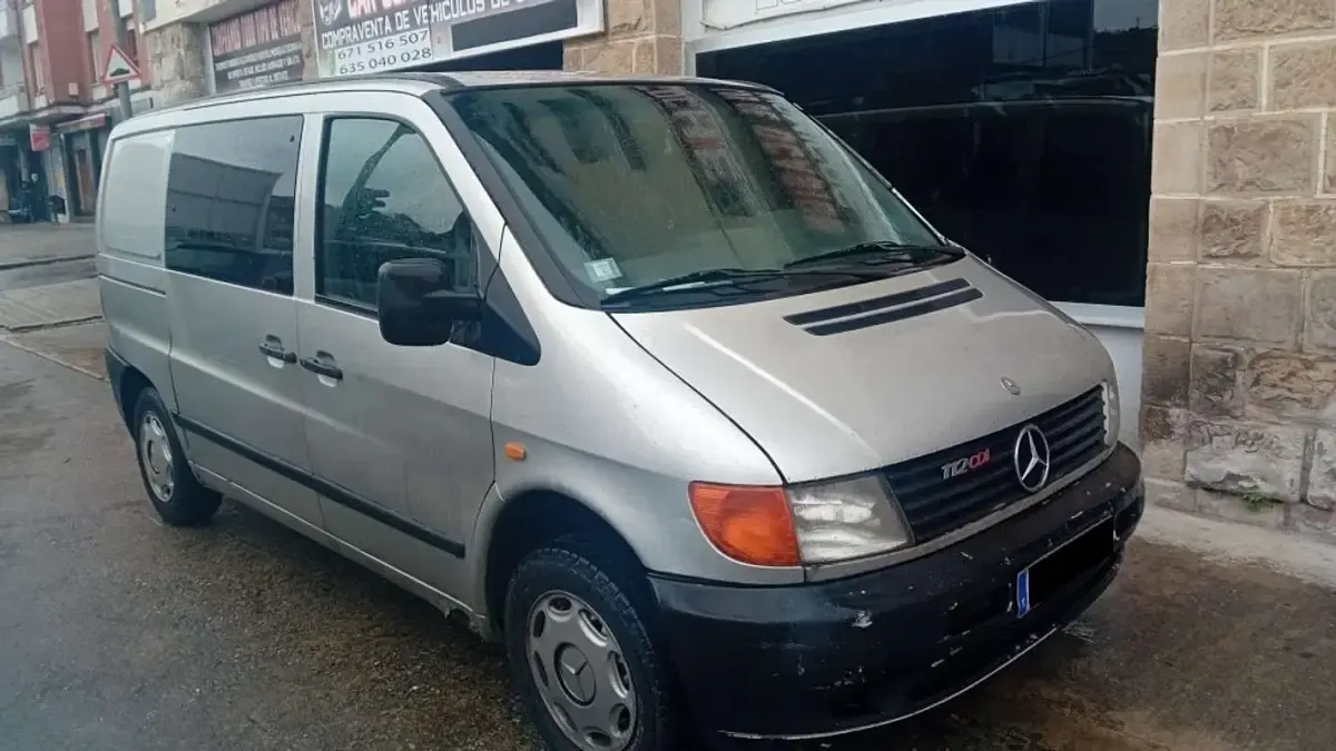 Usado Mercedes Vito 122 CV (89 kW) 2000 Gris Van