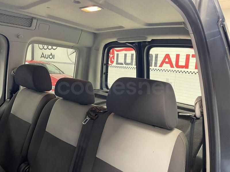 Usado VW Caddy Comfortline 102 CV (75 kW) 2012 Gris / plata Monovolumen