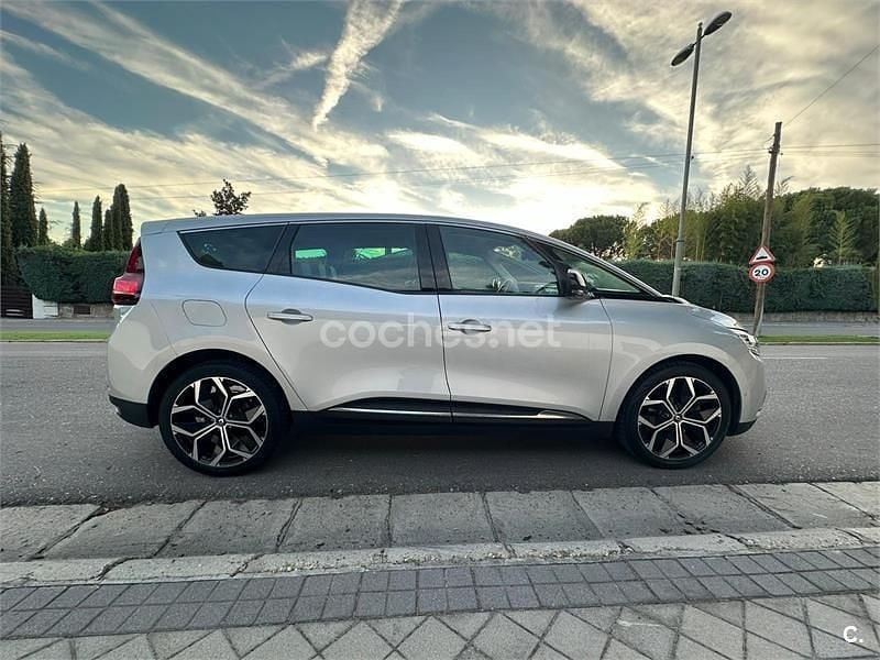 Begagnad Renault Grand Scénic IV Zen 140 HK (102 kW) 2023 Grå Minibuss