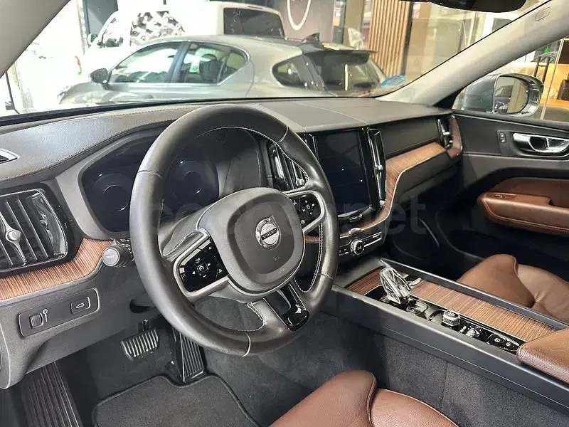Usado Volvo XC60 Inscription 197 CV (144 kW) 2020 Gris / plata SUV