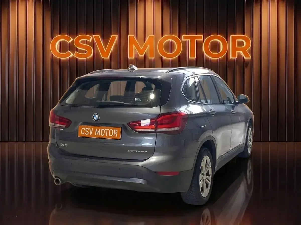 Usado BMW X1 220 CV (161 kW) 2021 Gris / plata SUV