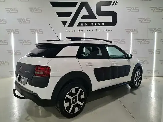 Usado Citroën C4 Cactus PureTech 110 CV (80 kW) 2015 Blanco Utilitario