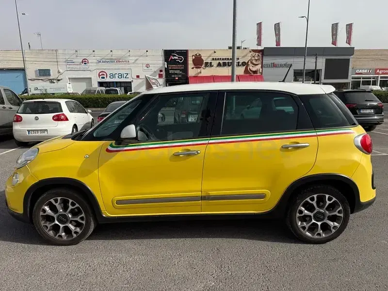 Usado Fiat 500L Trekking 85 CV (62 kW) 2014 Amarillo Monovolumen