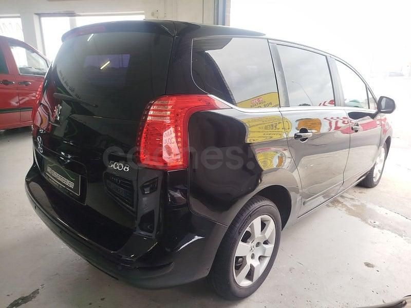 Usado Peugeot 5008 Allure 150 CV (110 kW) 2012 Negro Monovolumen