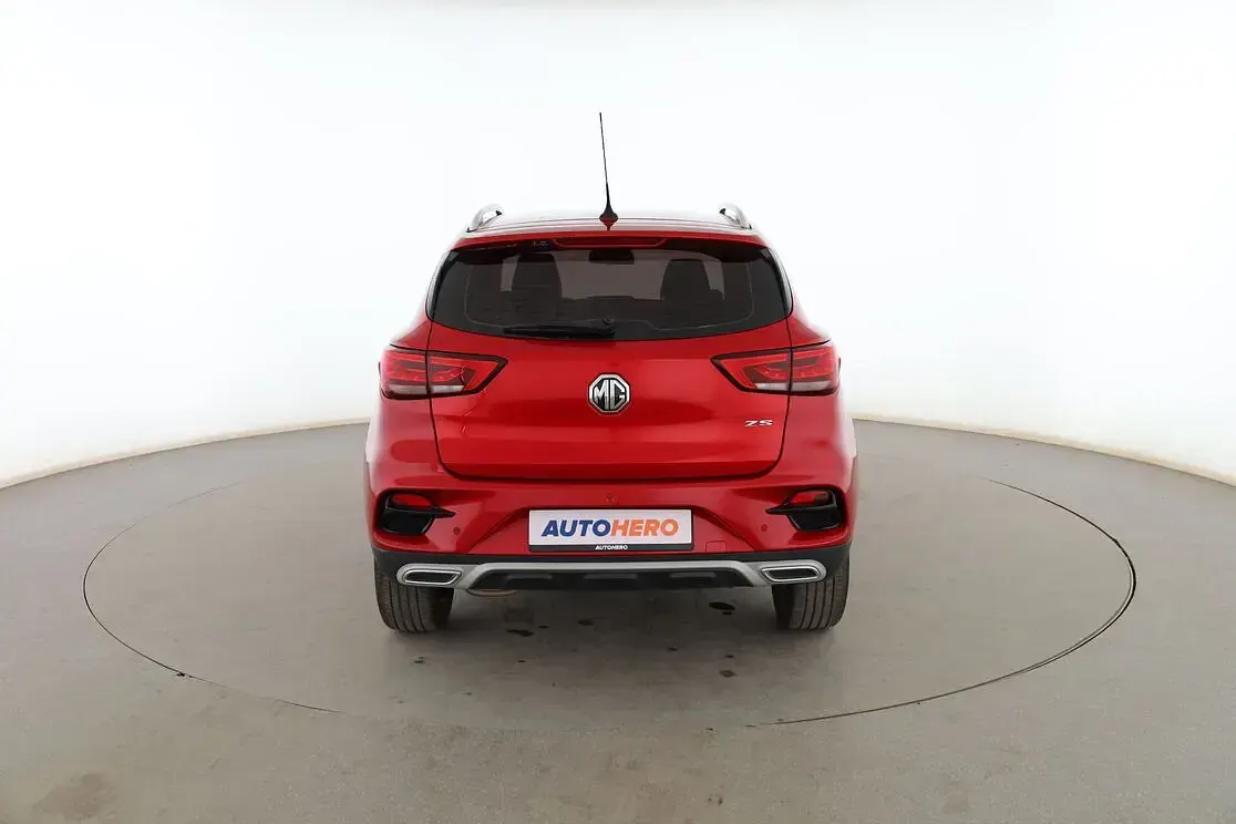 Usado MG ZS Comfort 106 CV (77 kW) 2023 Rojo SUV