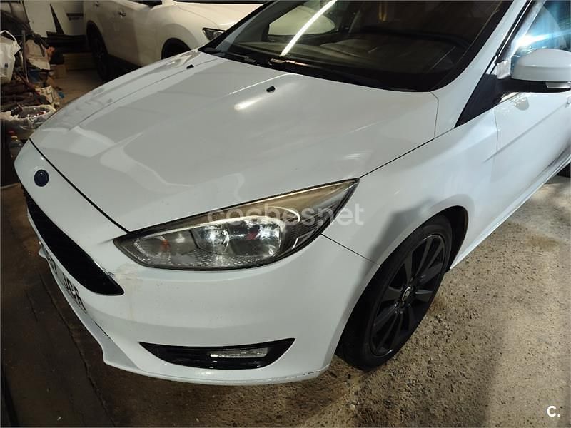 Usado Ford Focus Trend 95 CV (69 kW) 2015 Blanco Berlina