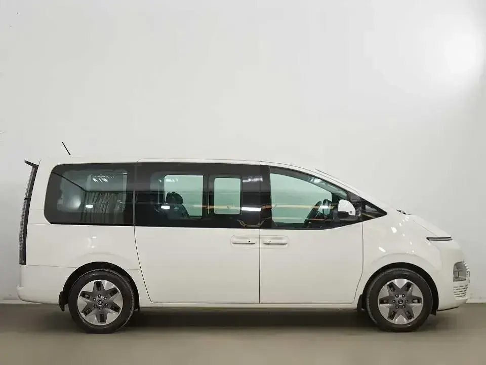 Usado Hyundai Staria Style 225 CV (165 kW) 2025 Blanco Monovolumen