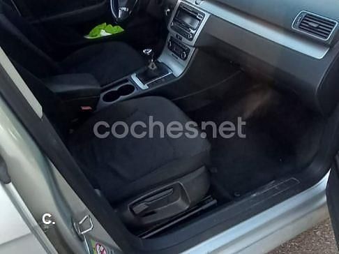 Usado VW Passat Advance 105 CV (77 kW) 2011 Gris / plata Berlina