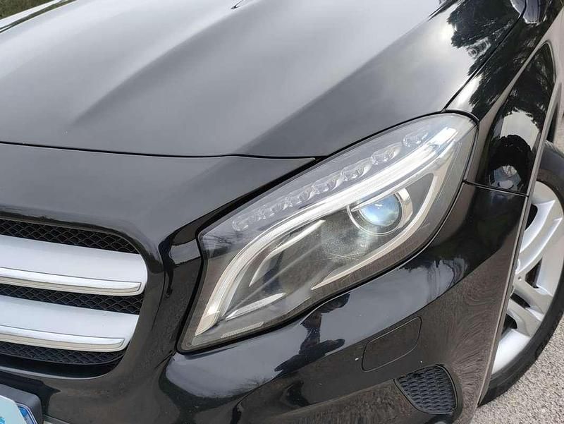 Usado Mercedes GLA200 Urban 136 CV (100 kW) 2015 Negro SUV