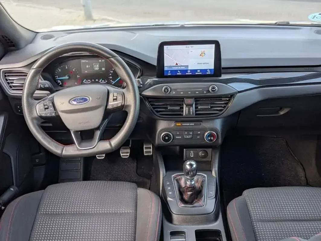 Usado Ford Focus ST-Line 120 CV (88 kW) 2020 Gris Familiar
