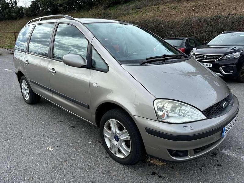 Beige Usado 2004 Ford Galaxy Ghia Monovolumen | 3800 € - Imagen 1/4