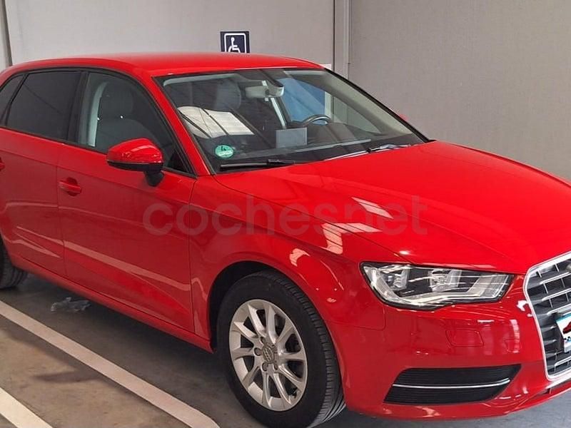 Käytetty Audi A3 Attraction 180 HP (132 kW) 2016 Punainen Sedan