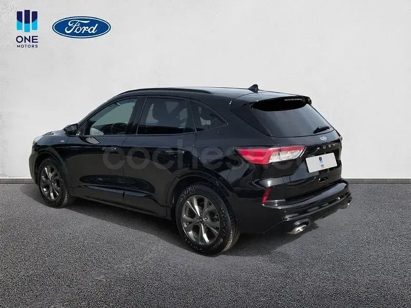 Usado Ford Kuga ST-Line 150 CV (110 kW) 2022 Negro agate (metalizado) SUV