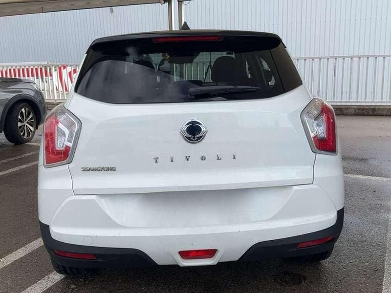 Gebraucht SsangYong Tivoli Limited 116 PS (85 kW) 2017 Weiß SUV