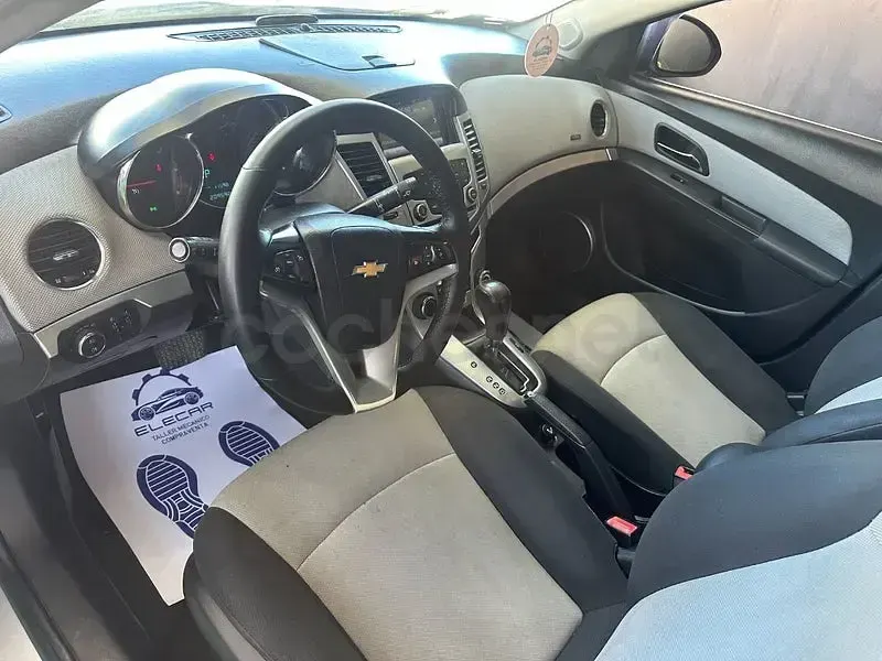 Usado Chevrolet Cruze LT 163 CV (119 kW) 2012 Gris / plata Berlina