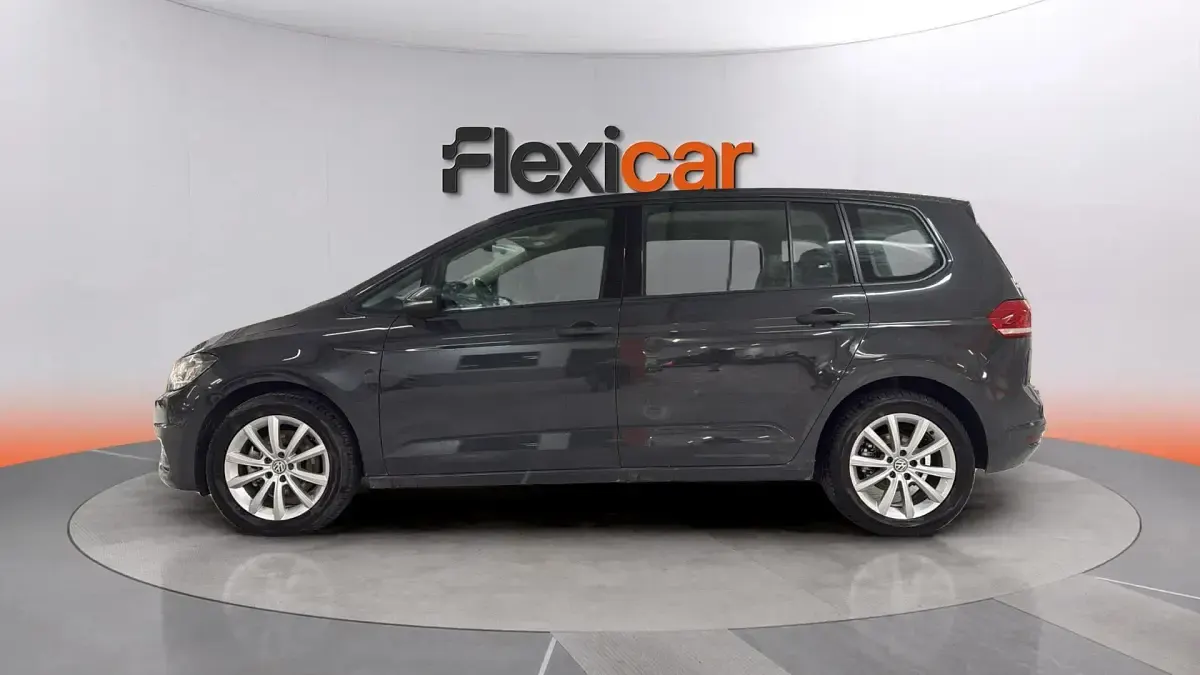 Usado VW Touran Business 116 CV (85 kW) 2018 Gris Monovolumen