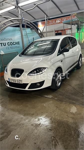 Usado Seat Altea Ecomotive 105 CV (77 kW) 2010 Blanco Monovolumen