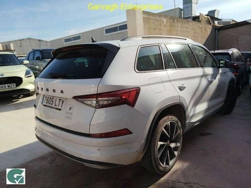 Usado Skoda Kodiaq SportLine 150 CV (110 kW) 2021 Blanco SUV