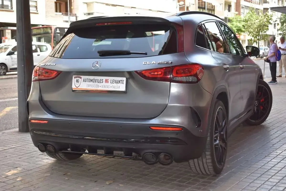Usado Mercedes GLA45 AMG AMG 421 CV (309 kW) 2021 Gris SUV