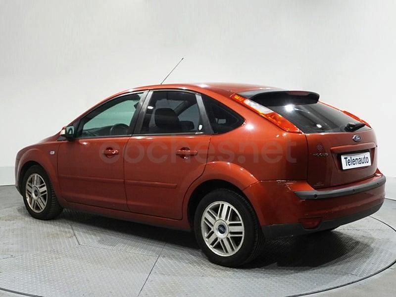 Usado Ford Focus Trend 116 CV (85 kW) 2006 Granate Berlina