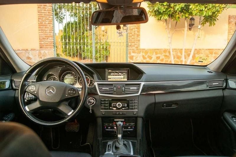 Usado Mercedes E220 Avantgarde 170 CV (125 kW) 2011 Blanco Berlina