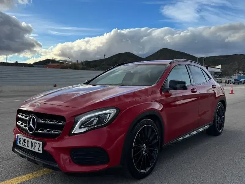 Usado Mercedes GLA200 136 CV (100 kW) 2018 Rojo SUV