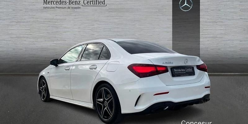 Usado Mercedes A200 150 CV (110 kW) 2023 Gris Berlina