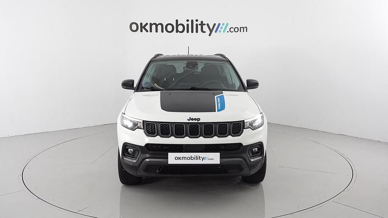 Usado Jeep Compass Trailhawk 240 CV (176 kW) 2022 Blanco alpine + techo negro SUV